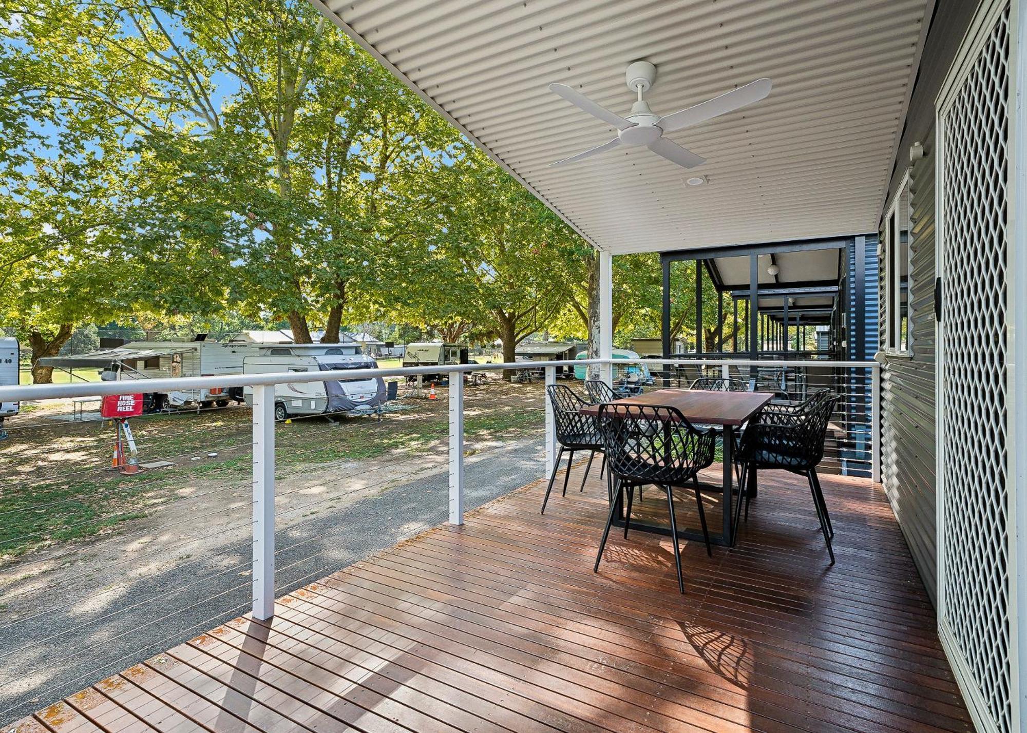 Myrtleford Holiday Park Buitenkant foto