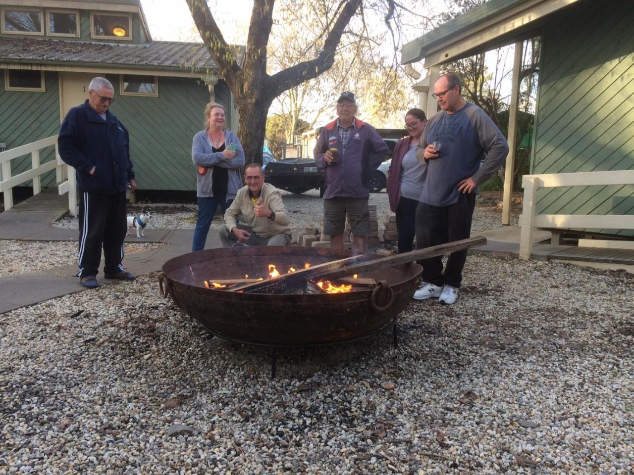 Myrtleford Holiday Park Buitenkant foto